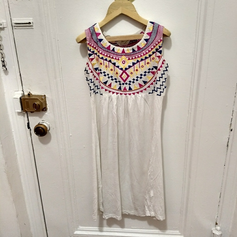 White sleeveless tunic with bold embroidery